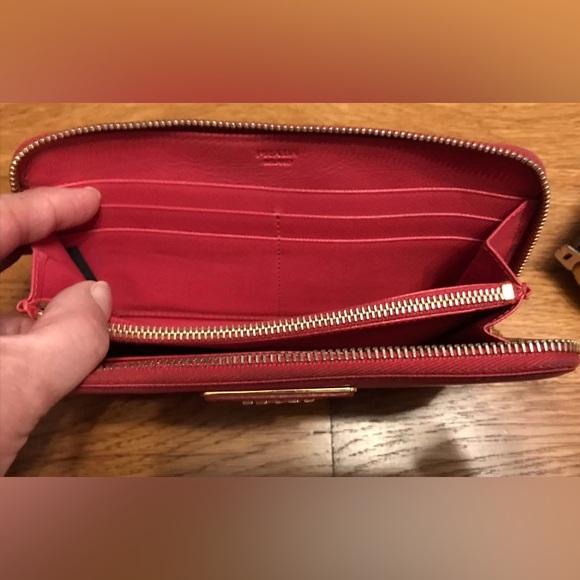 PRADA RED LEATHER ZIPPY LONG WALLET GOOD PREOWNED CONDITION - Picture 8 of 16